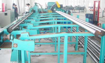 無心車床矯直滾光機(jī)聯(lián)線機(jī)組1